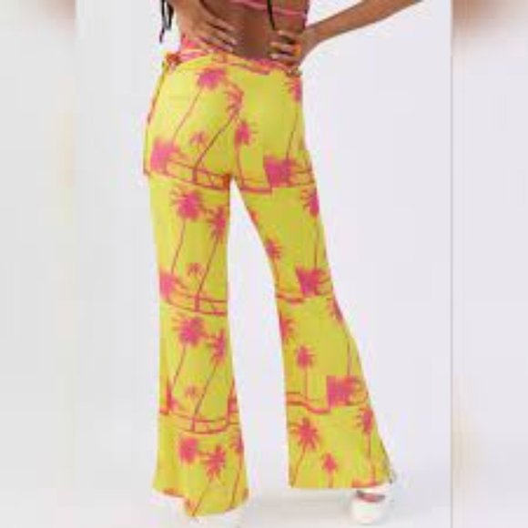 NWT Urban Outfitters Yellow/Pink Palm Tree Printed Sunny Cut Out Flares - Picture 2 of 3